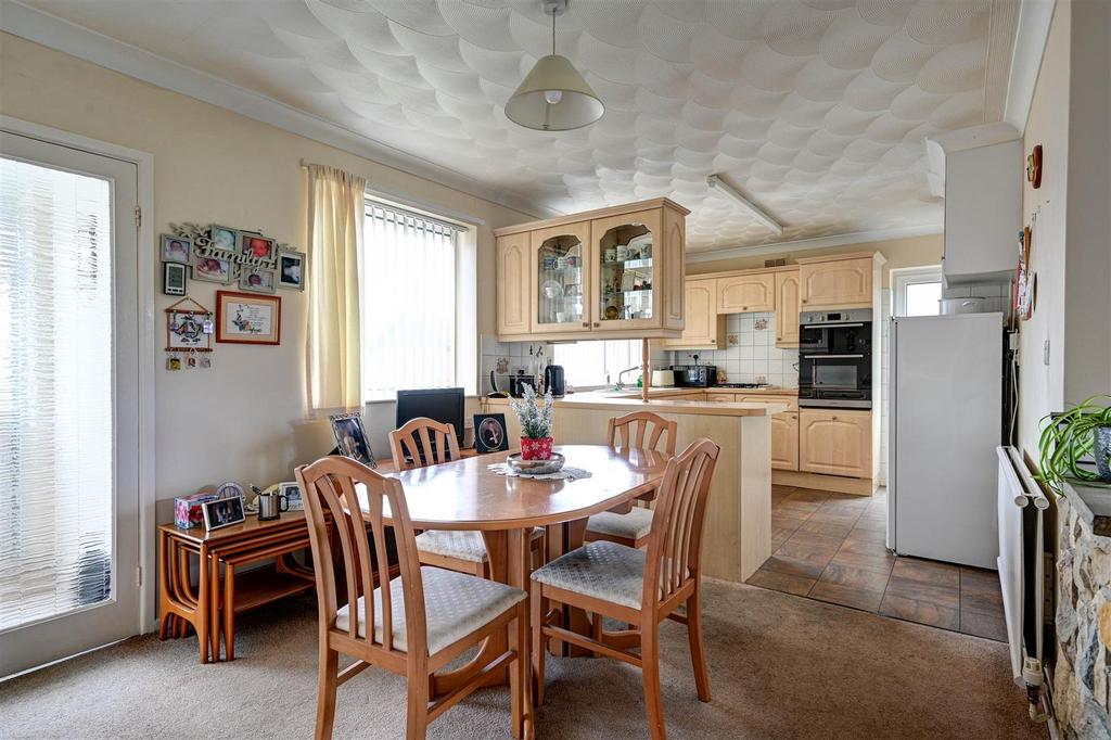 Kitchen Diner 1.jpg