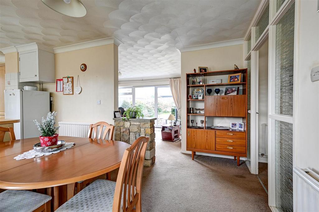 Dining area to lounge.jpg