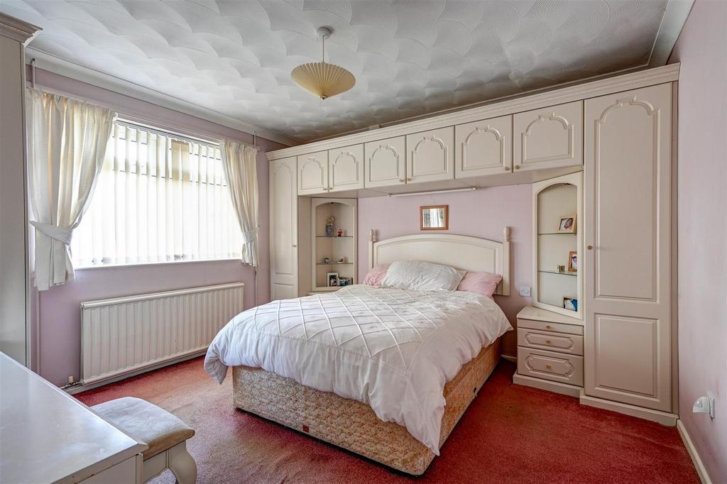 Bedroom 1.jpg