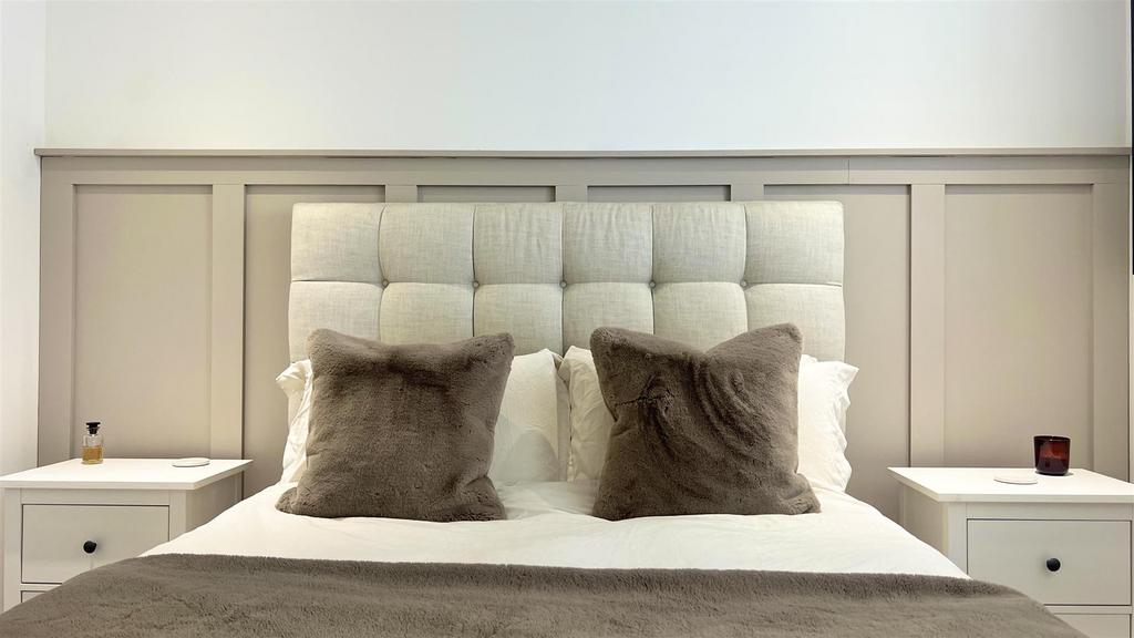 Principal bedroom