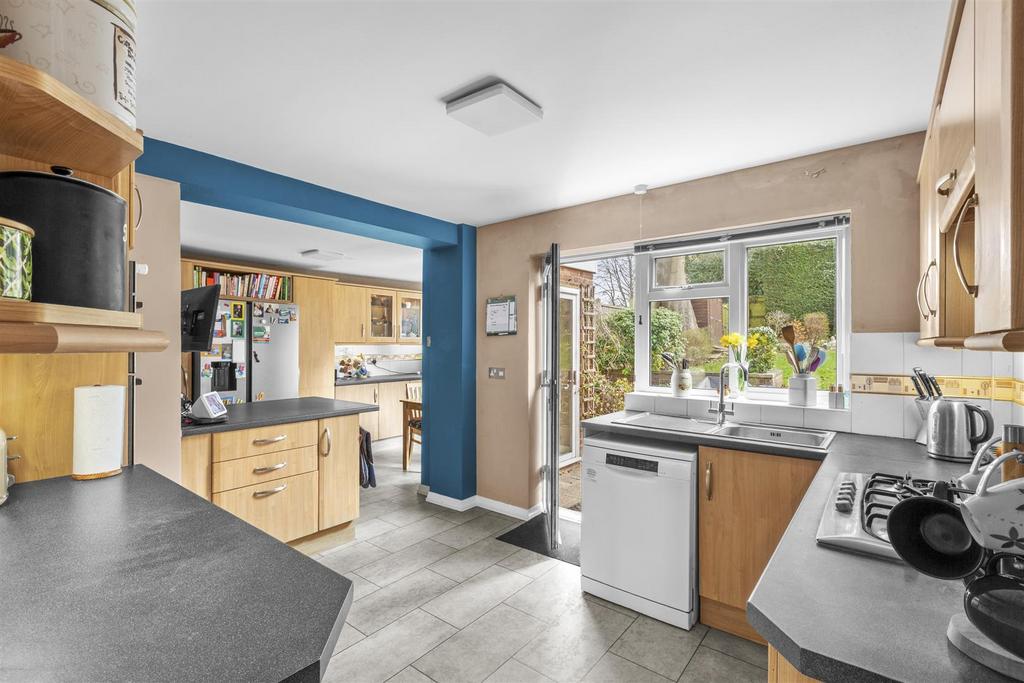 3 Sabina Close, HP12 3 HF-9.jpg