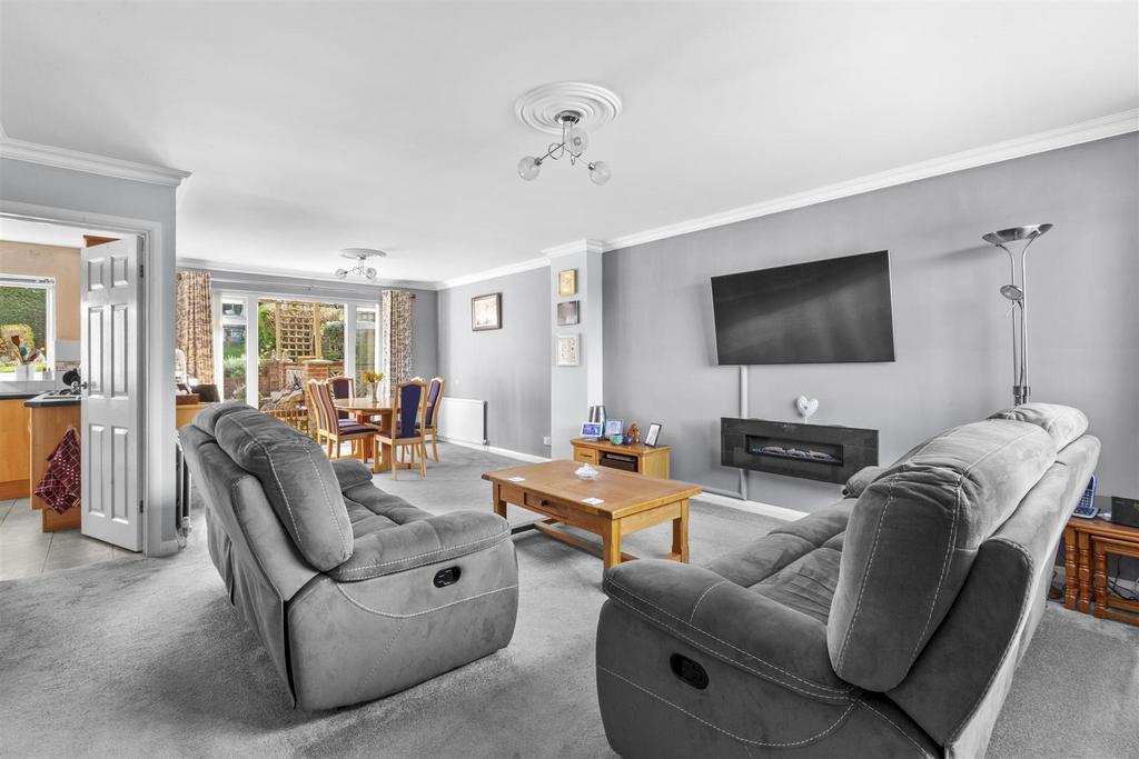 3 Sabina Close, HP12 3 HF-6.jpg