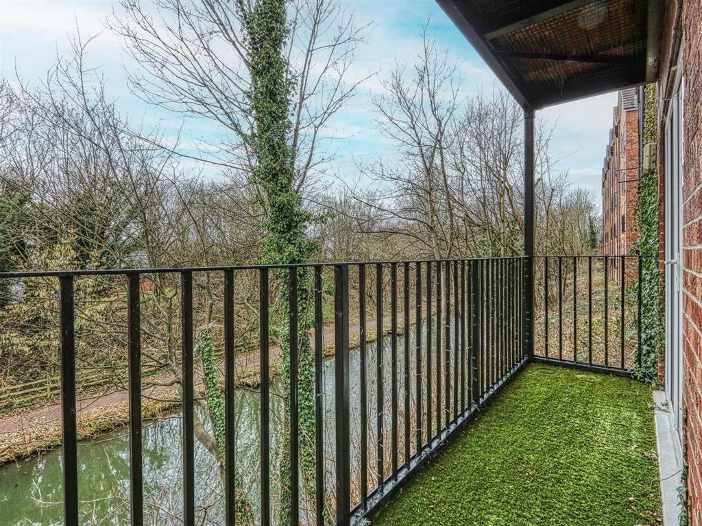 Balcony and view of canal