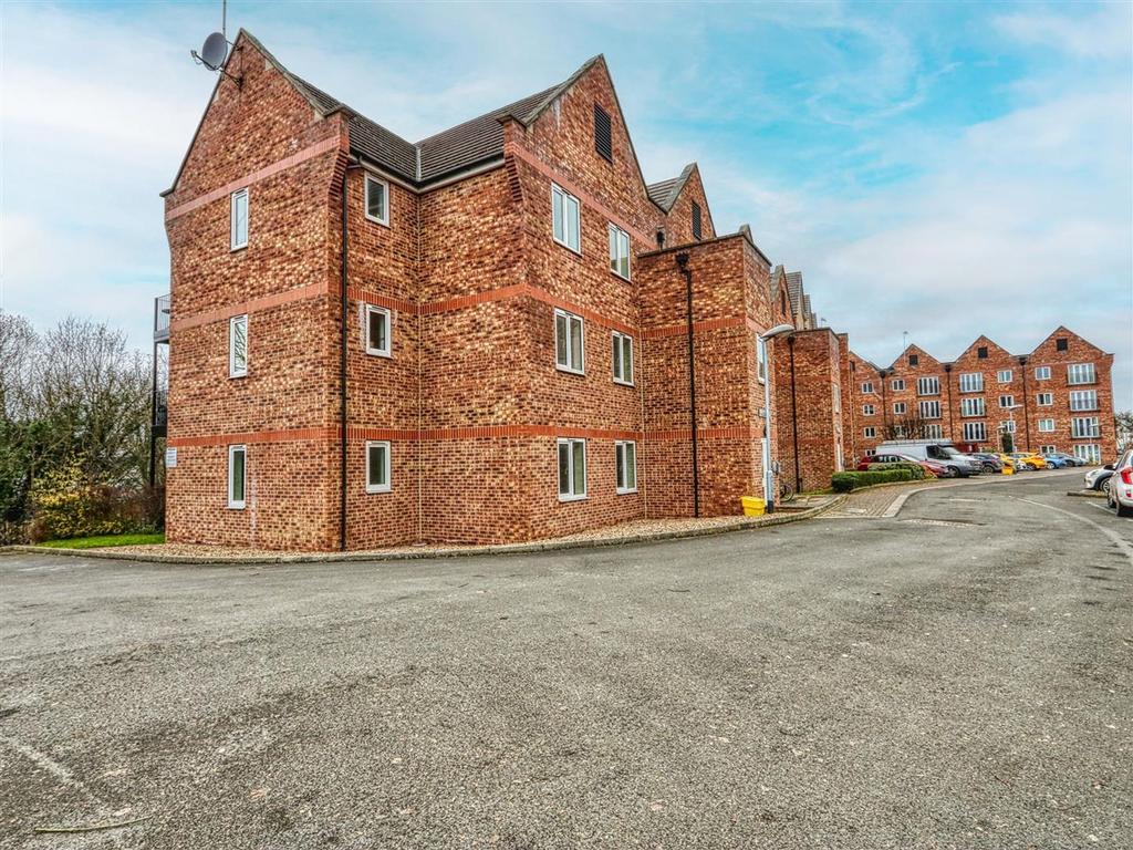 Henshall house side