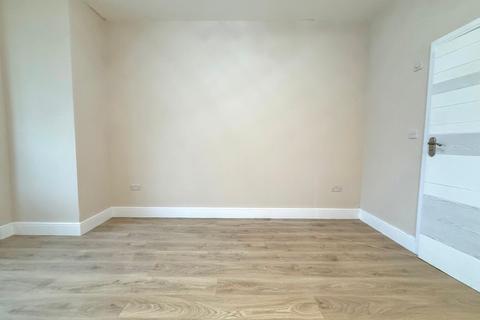 Studio to rent, Nibthwaite Road, Harrow HA1