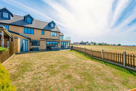 5 bedroom detached house for sale, Homestead Gardens, Hadleigh, SS7