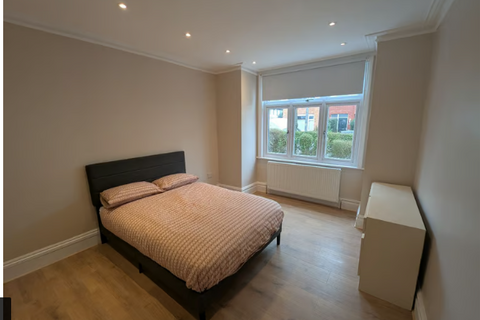 1 bedroom in a house share to rent, Beverstone Road, Thornton Heath CR7