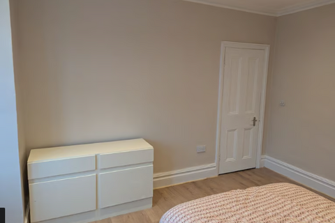 1 bedroom in a house share to rent, Beverstone Road, Thornton Heath CR7