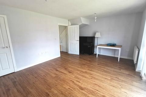 3 bedroom semi-detached house to rent, Gabriel Close, Manchester, M12