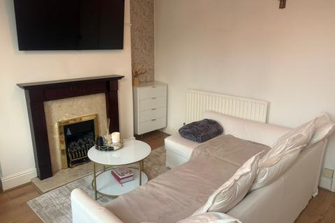 3 bedroom terraced house for sale, Highstone Road, Barnsley