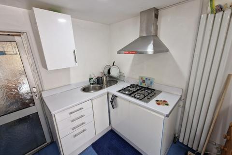 undefined, Birmingham New Road, Bilston, WV14