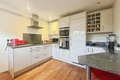 3 bedroom terraced house to rent, Caravere Close, Cambridge, CB4
