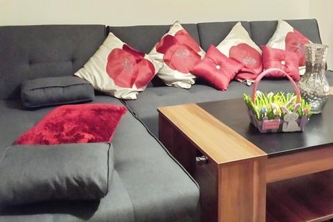 3 bedroom terraced house to rent, Caravere Close, Cambridge, CB4