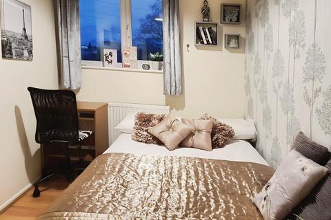 3 bedroom terraced house to rent, Caravere Close, Cambridge, CB4