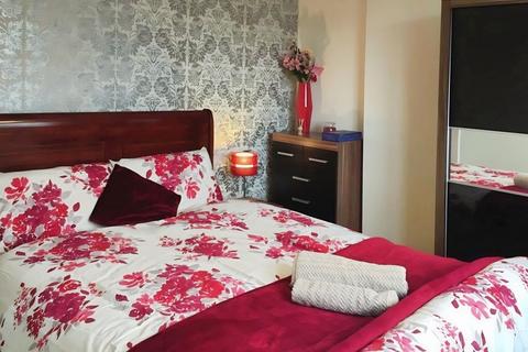 3 bedroom terraced house to rent, Caravere Close, Cambridge, CB4