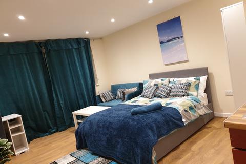 3 bedroom terraced house to rent, Caravere Close, Cambridge, CB4