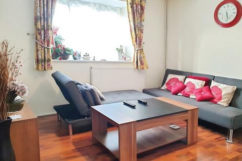 3 bedroom terraced house to rent, Caravere Close, Cambridge, CB4