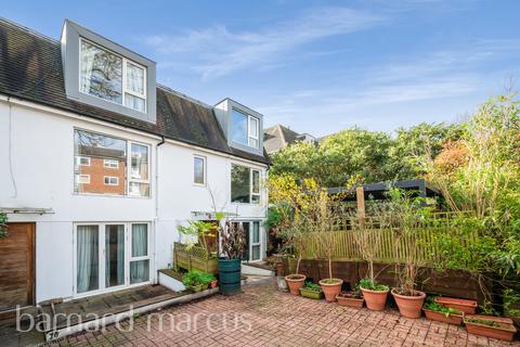 2 bedroom house to rent, Augustus Road, LONDON