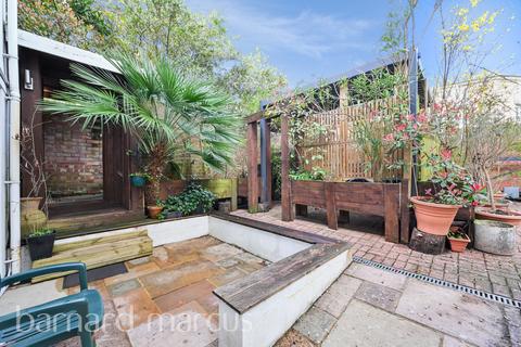 2 bedroom house to rent, Augustus Road, LONDON