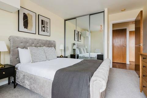 undefined, Commercial Road, London, E14
