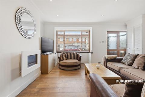 3 bedroom end of terrace house for sale, Newtons Close, Rainham, RM13
