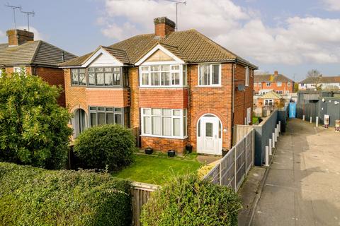 3 bedroom semi-detached house for sale - Bicester Road, Aylesbury HP19