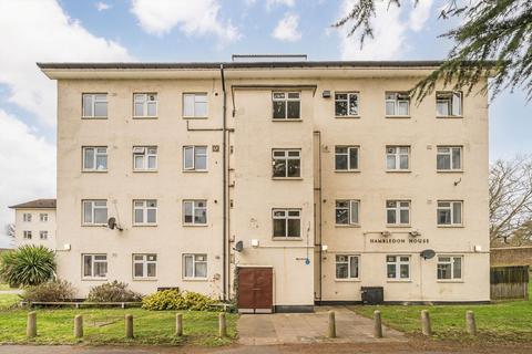 2 bedroom flat to rent, Kingsnympton Park, Kingston Upon Thames KT2