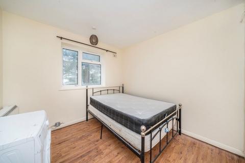 2 bedroom flat to rent, Kingsnympton Park, Kingston Upon Thames KT2