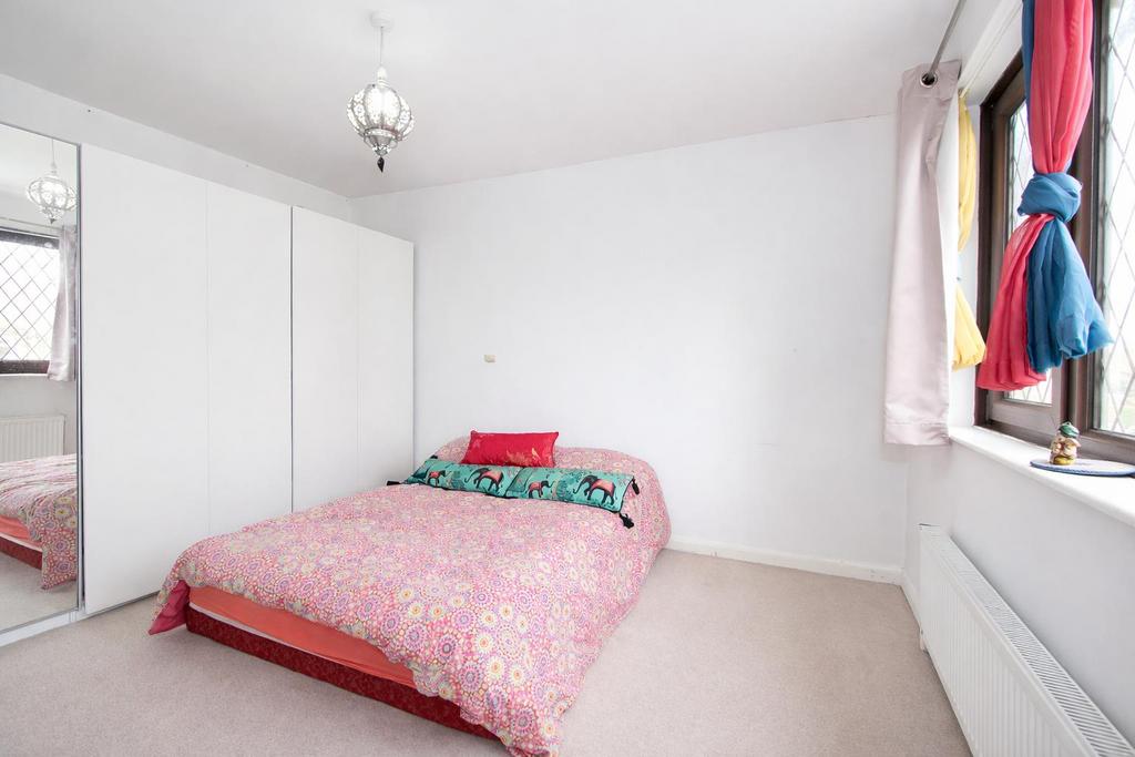 Bed 2.jpg