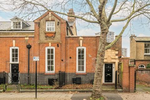 3 bedroom end of terrace house to rent, Asylum Road, London SE15