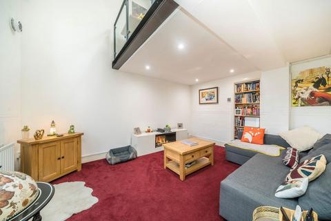 3 bedroom end of terrace house to rent, Asylum Road, London SE15