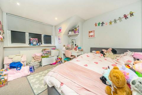 4 bedroom flat to rent, Stanhope Avenue, London N3