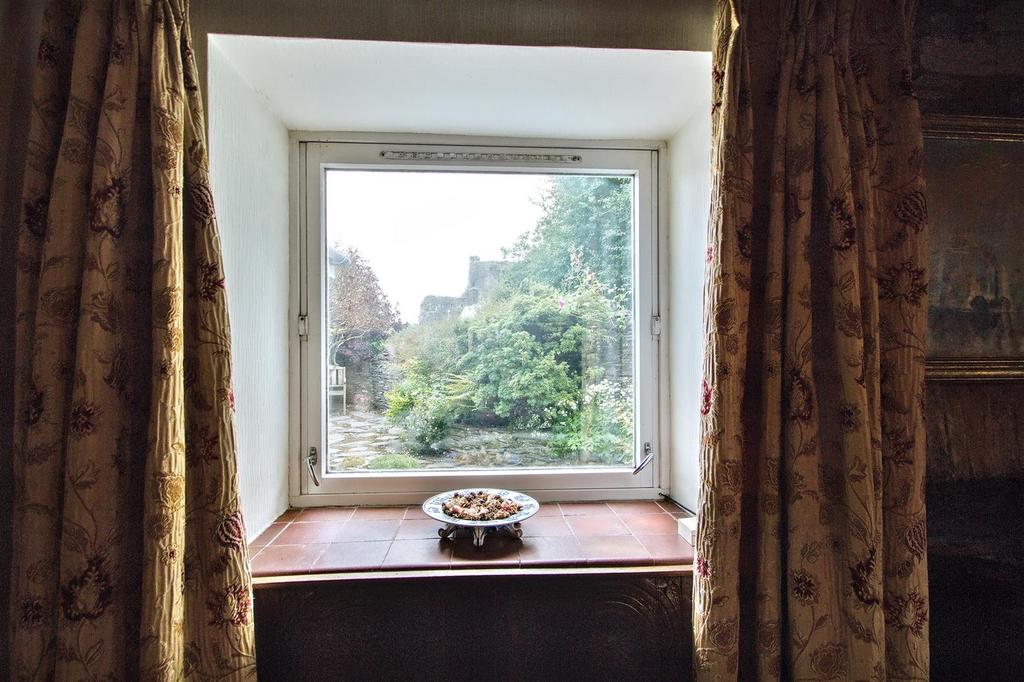 Castle view dining room