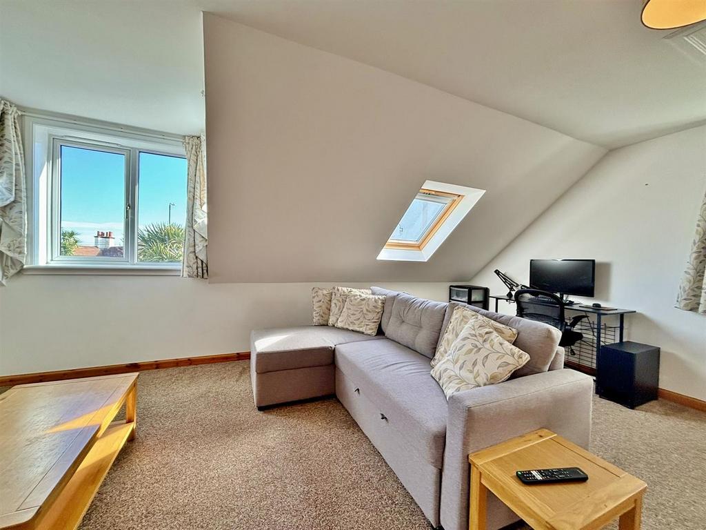 Lounge and the sea views