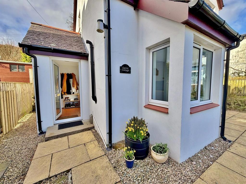 Front entrance Garret Cottage, Whiting Bay