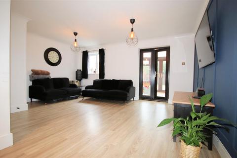 3 bedroom detached house for sale, Peartree Close, Toddington, Dunstable