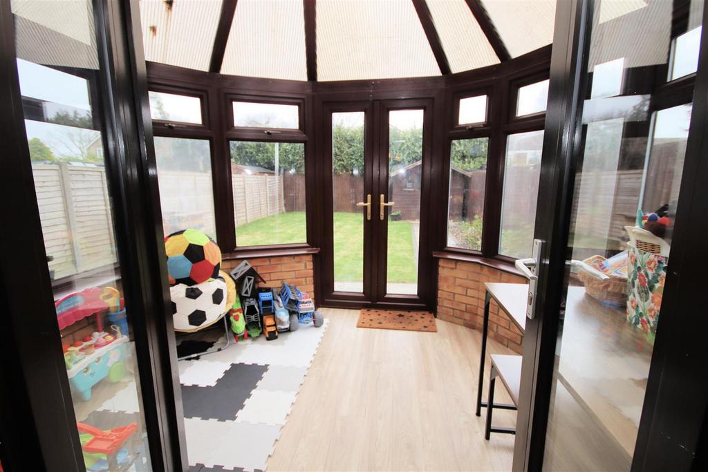 12 Peartree Close-Con.jpg