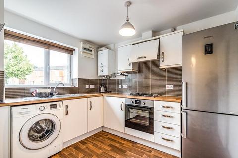 3 bedroom terraced house to rent, Markfield Avenue, Greater Manchester M13