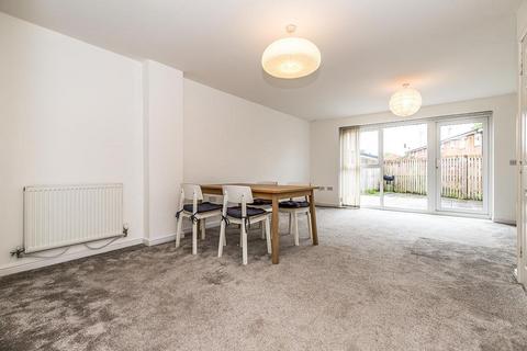 3 bedroom terraced house to rent, Markfield Avenue, Greater Manchester M13