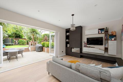 3 bedroom flat to rent, Chalcot Gardens, London NW3