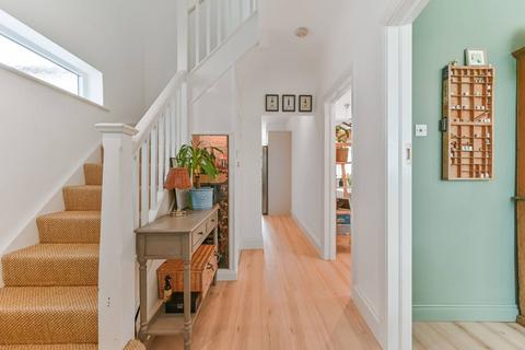 4 bedroom semi-detached house for sale, Van Dyck Avenue, New Malden, KT3