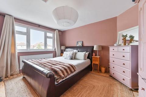 4 bedroom semi-detached house for sale, Van Dyck Avenue, New Malden, KT3
