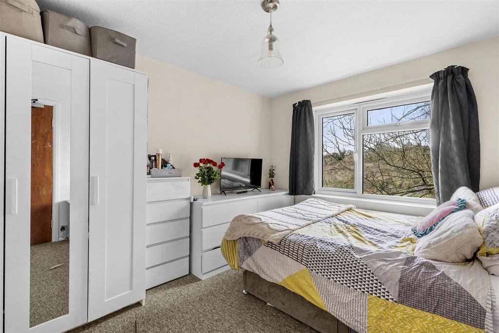 51b bedroom.jpg