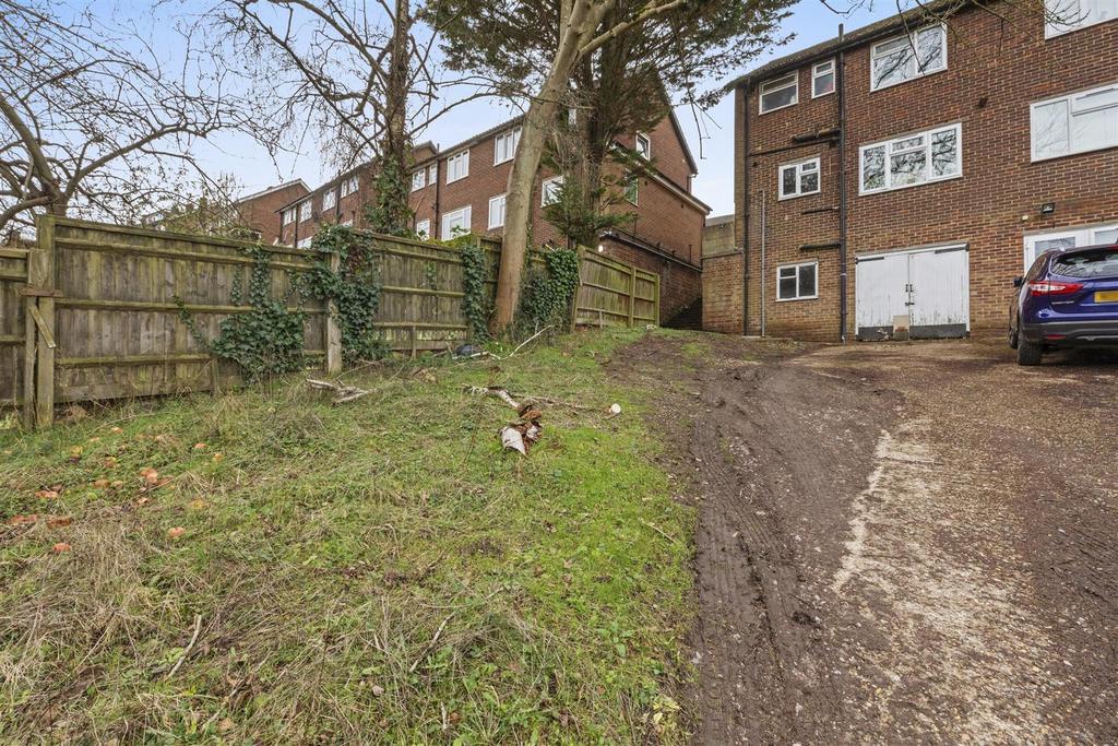 51 Rear garden.jpg