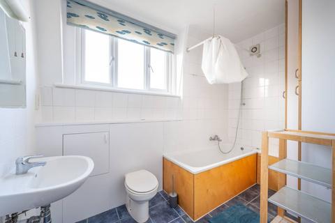 3 bedroom flat to rent, Willesden Lane, NW2, Brondesbury, London, NW2
