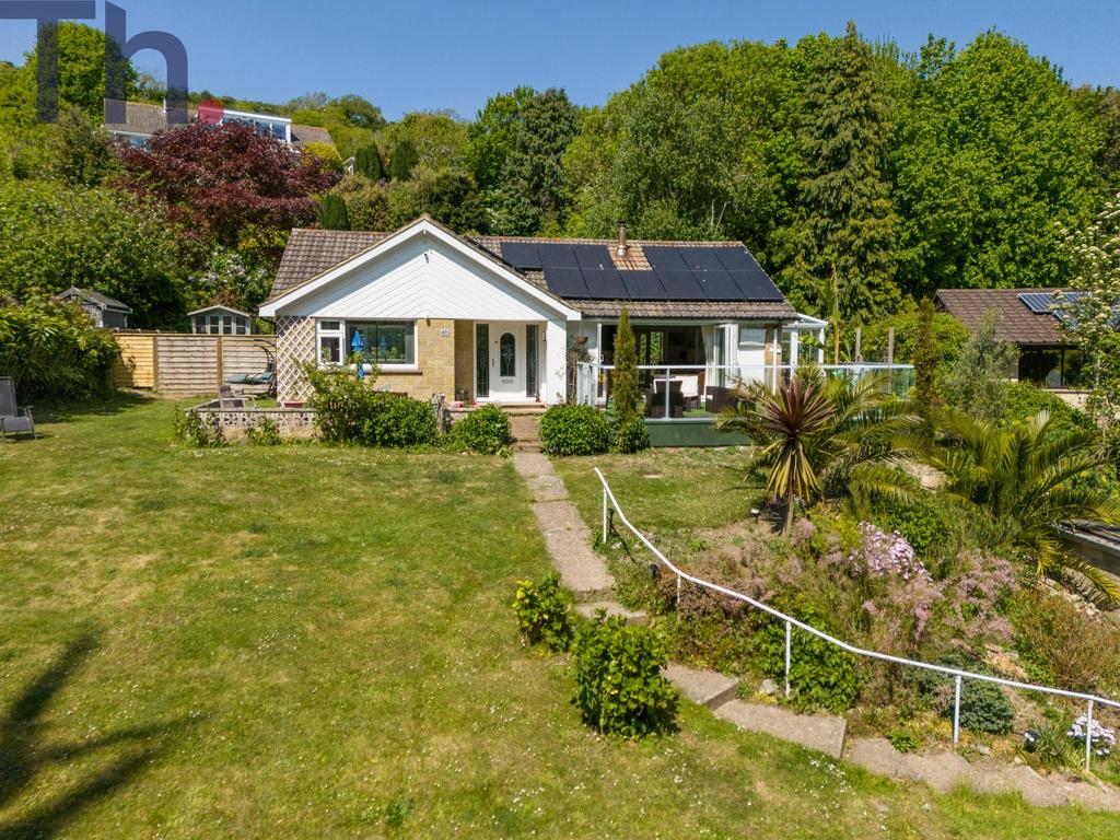 Front Garden &amp; Pathway to Property