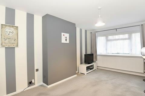 2 bedroom property to rent, Lloyd Court, Pinner, HA5
