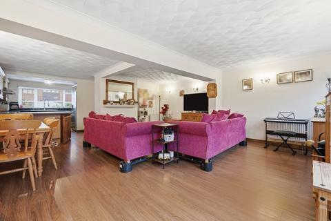 3 bedroom end of terrace house for sale, Udall Gardens, Romford, RM5