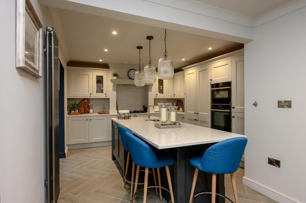 3 Middlecave Drive-18.jpg