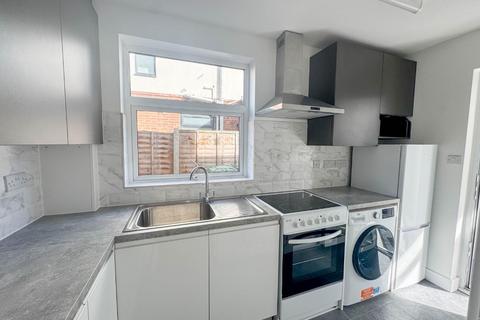 3 bedroom semi-detached house to rent, Merton Road, Histon, Cambridge